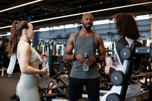 fitness-coach-talking-clients-min